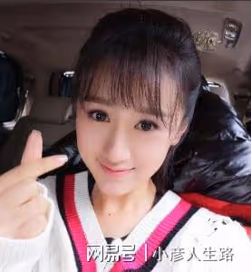 時隔三個月袁冰妍首露面,跟於正等人聚餐,素顏出鏡心情不錯