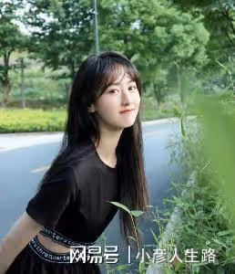 時隔三個月袁冰妍首露面,跟於正等人聚餐,素顏出鏡心情不錯