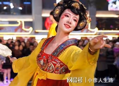 還記得「不倒翁小姐姐」?婚前很有靈性,婚後眼裡沒光,牙變突出