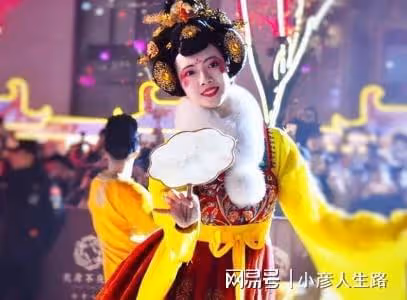 還記得「不倒翁小姐姐」?婚前很有靈性,婚後眼裡沒光,牙變突出