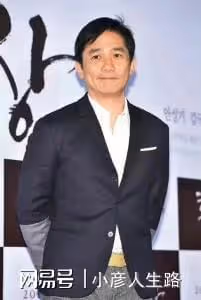 妻夫木聰在社交平台曬和梁朝偉喝茶,相差18歲,兩人相談甚歡