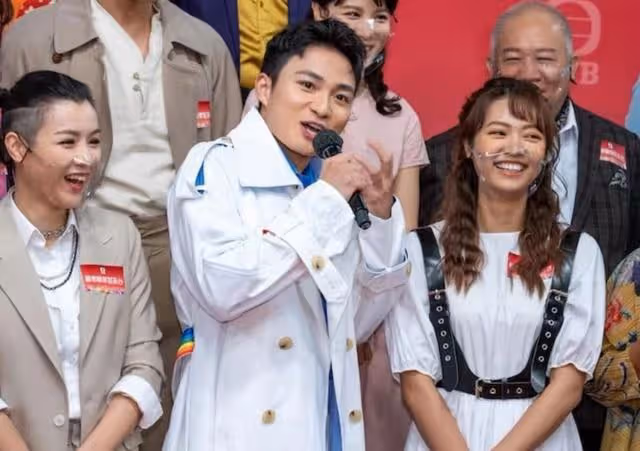 直接!TVB當紅小生新劇與女神小花拍吻戲,難掩激動:把持不住
