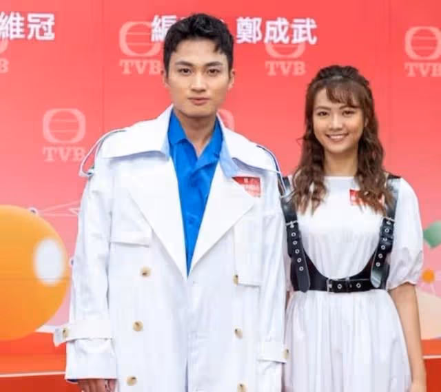 直接!TVB當紅小生新劇與女神小花拍吻戲,難掩激動:把持不住