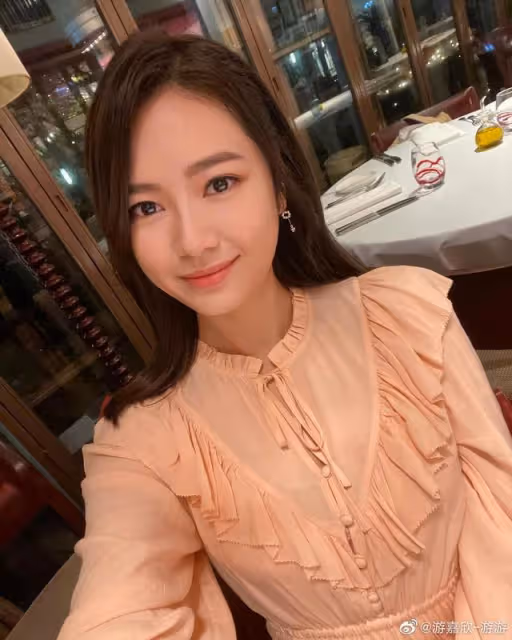 直接!TVB當紅小生新劇與女神小花拍吻戲,難掩激動:把持不住
