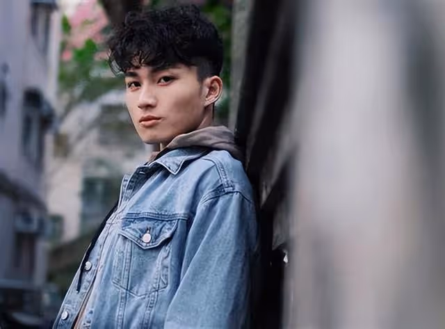 直接！TVB當紅小生新劇與女神小花拍吻戲，難掩激動：把持不住