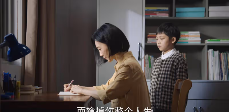 《底線》唐小雲弒母案：母親的「眼淚」比兒子的瘋狂更讓人窒息