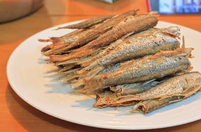 酥炸小白魚