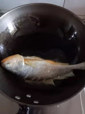 煎魚不破皮方法