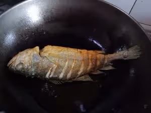 煎魚不破皮方法