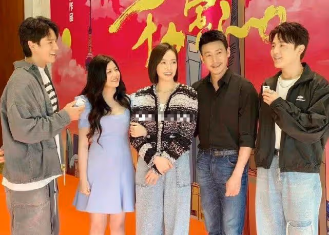 陳妍希懷二胎,孕肚明顯心情也超好,與陳曉六年兩胎很恩愛!