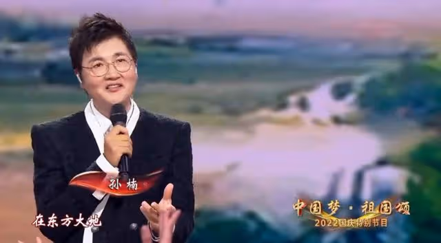 央視盲盒式國慶晚會獲好評!28歲新主持撞臉女星,創意短片引淚目