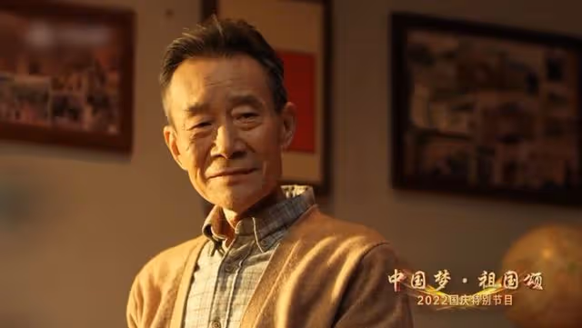 央視盲盒式國慶晚會獲好評!28歲新主持撞臉女星,創意短片引淚目