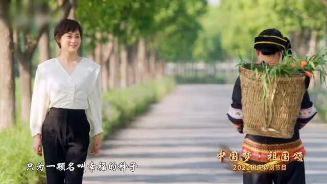 央視盲盒式國慶晚會獲好評!28歲新主持撞臉女星,創意短片引淚目