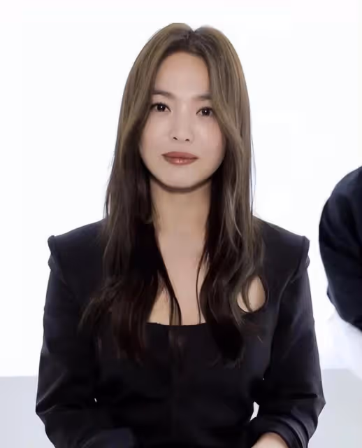 國民女神,曾為愛情放棄了事業,如今41歲狀態超好,氣質很出眾
