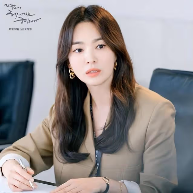 國民女神,曾為愛情放棄了事業,如今41歲狀態超好,氣質很出眾