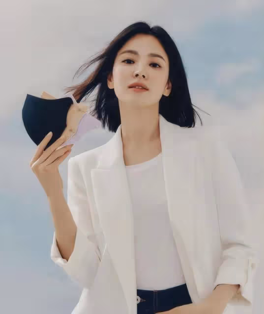 國民女神,曾為愛情放棄了事業,如今41歲狀態超好,氣質很出眾