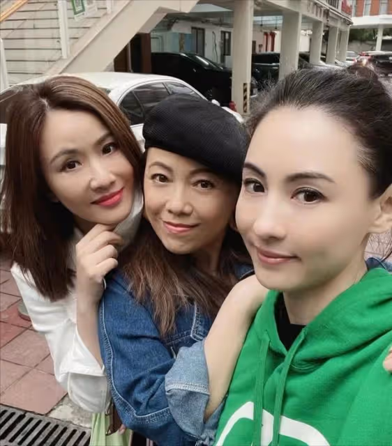 51歲前TVB女星生日獲張柏芝送名牌包,大讚對方為人善良
