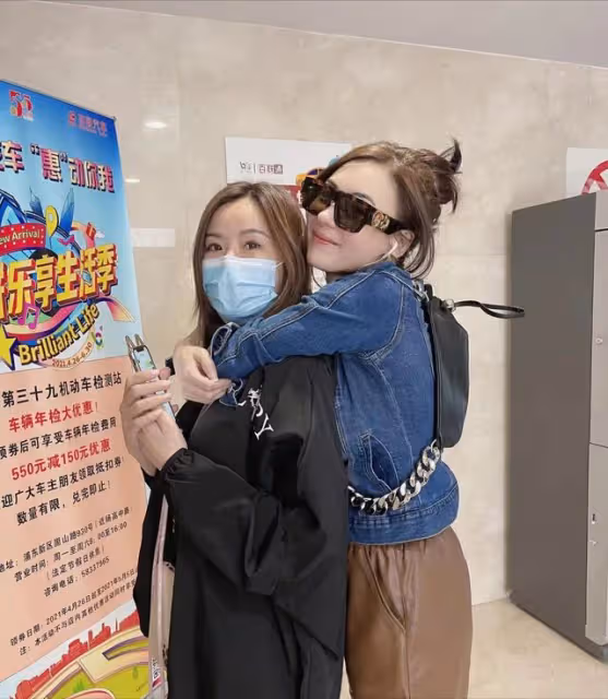51歲前TVB女星生日獲張柏芝送名牌包,大讚對方為人善良
