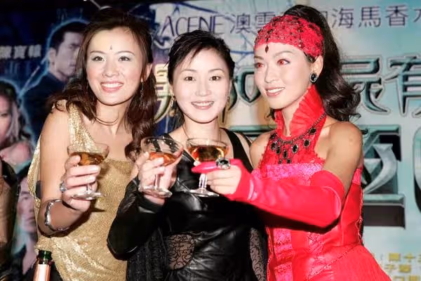 51歲前TVB女星生日獲張柏芝送名牌包，大讚對方為人善良