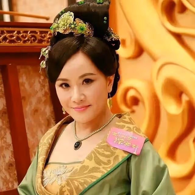 51歲前TVB女星生日獲張柏芝送名牌包，大讚對方為人善良