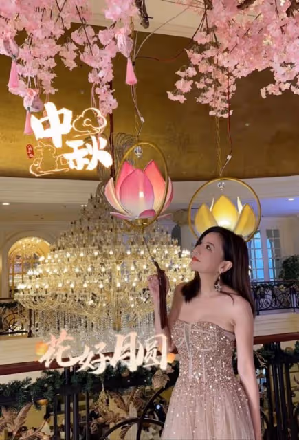 51歲前TVB女星生日獲張柏芝送名牌包，大讚對方為人善良