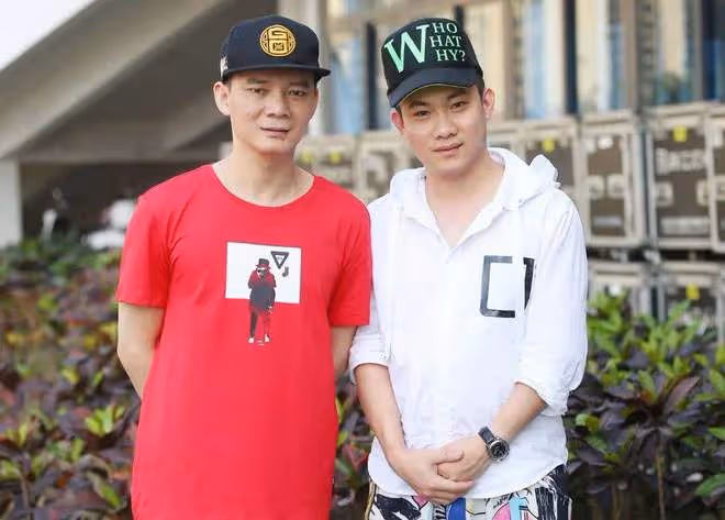 過氣歌手的窘況:小縣城商演、被嘲「過氣老狗」,處處是心酸