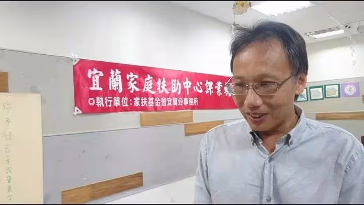 出生7天被丟路邊,他不顧一切抱回來養,樂當寄養爸爸15年,淚求孩子不要走:再也聯絡不上了