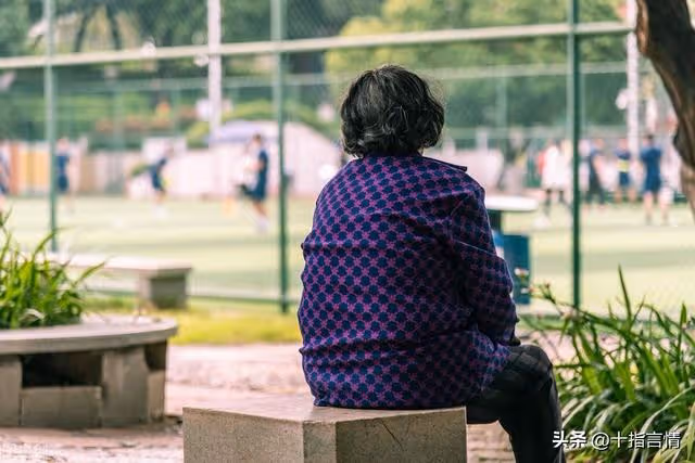 兒子不孝順,64歲老人搬女兒家,被女婿立規矩:三件事一樣不能少
