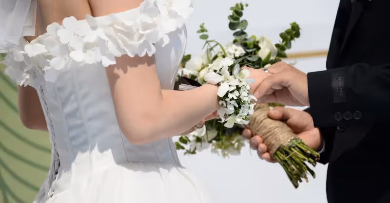 國慶節，女子假扮女友陪男閨蜜去老家見父母，回家發現丈夫不見了