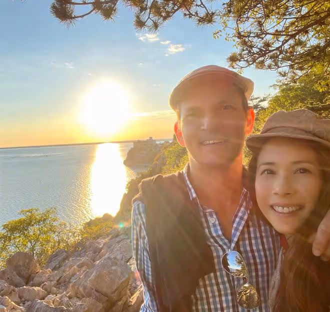 莫文蔚疑似移居國外!曬合影慶結婚11周年,被洋老公緊摟太甜蜜