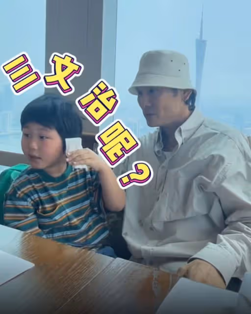60歲杜德偉曬父子分離畫面!6歲兒子依偎老爸懷裡,不舍傷心落淚
