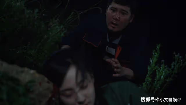 《底線》對親生父親痛下殺手,富大龍的孝,撕開了苦命人的悲哀