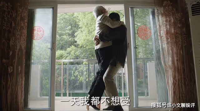 《底線》對親生父親痛下殺手,富大龍的孝,撕開了苦命人的悲哀