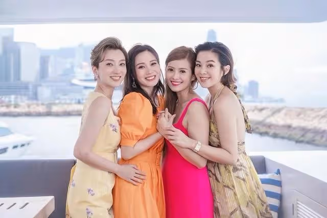 TVB氣質港姐秘密產女！曬十月大女兒萌照，產後極速恢復豐滿身材