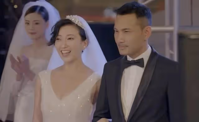 TVB氣質港姐秘密產女！曬十月大女兒萌照，產後極速恢復豐滿身材