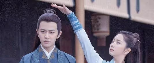 她快30歲才成名，從打醬油到如今地位，演少女完全不出戲