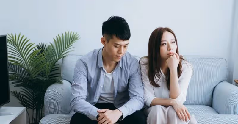 「幫你弟還20萬，別讓你老公知道就行」，自私母，親手毀女兒婚姻
