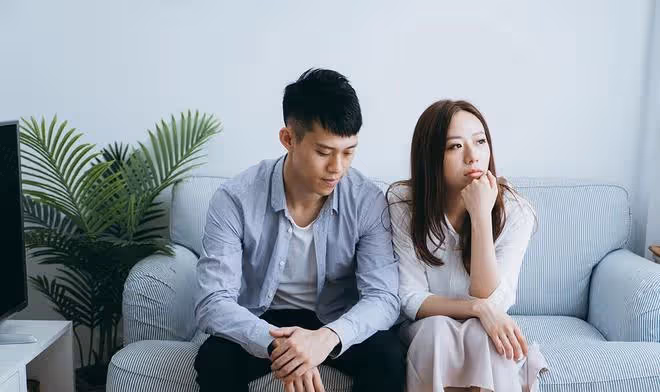 「幫你弟還20萬，別讓你老公知道就行」，自私母，親手毀女兒婚姻