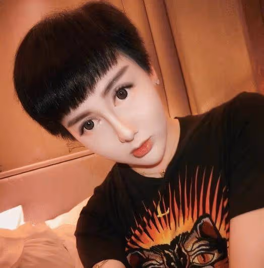 還記得將自己整成「蛇精男」的劉梓晨嗎?如今顏值大變樣,帥成偶像臉