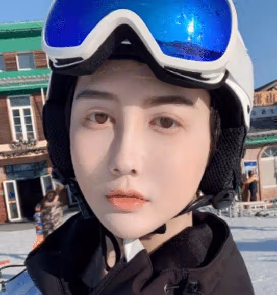 還記得將自己整成「蛇精男」的劉梓晨嗎?如今顏值大變樣,帥成偶像臉
