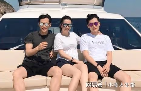 湯鎮業前妻攜三兒女出海遊玩！大女兒顏值超高，卻遭爸爸禁入娛圈