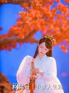 楊紫與粉絲互動，淺色衛衣揮手鞠躬，網友淚目