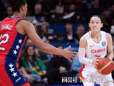 中國女籃不敵美國女籃，李月汝19+12韓旭8+6，武桐桐13+3受傷離場