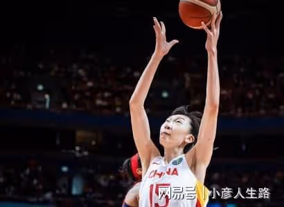 中國女籃不敵美國女籃，李月汝19+12韓旭8+6，武桐桐13+3受傷離場