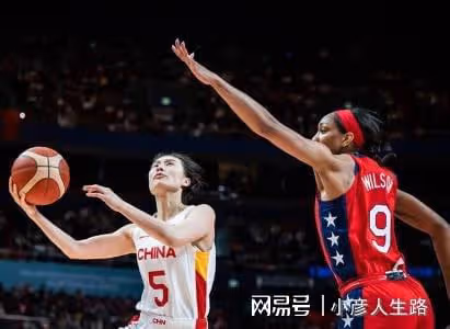 中國女籃不敵美國女籃，李月汝19+12韓旭8+6，武桐桐13+3受傷離場