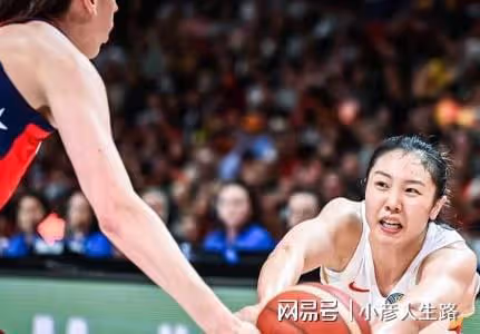 中國女籃不敵美國女籃，李月汝19+12韓旭8+6，武桐桐13+3受傷離場