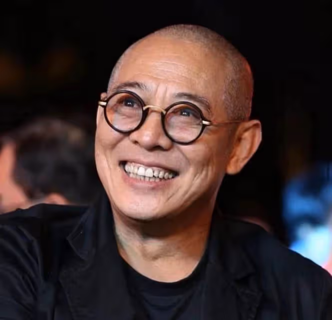 59歲李連杰公開無遮擋正面照!鬍子花白,網友:我們的男神也老了