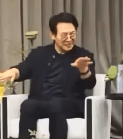 59歲李連杰公開無遮擋正面照!鬍子花白,網友:我們的男神也老了