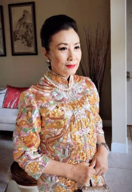 參觀汪明荃香港的家，房子四周毫無遮擋，屋內每個位置能看到海景