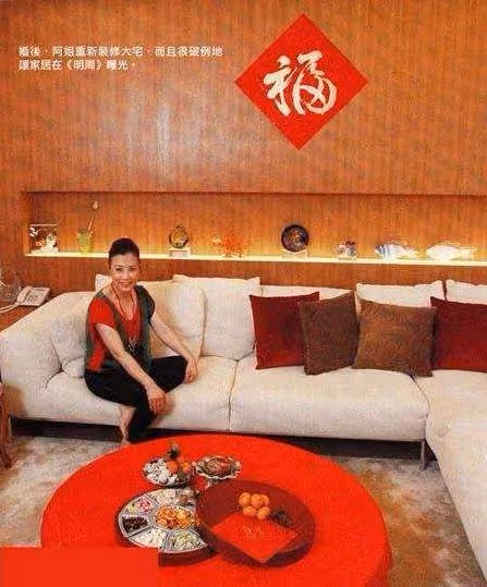 參觀汪明荃香港的家，房子四周毫無遮擋，屋內每個位置能看到海景